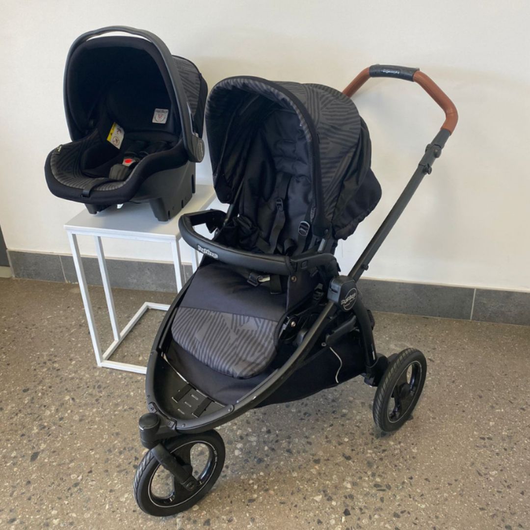 Book Scout 3 Wheel Travel System- Geo Black [Pre-Loved]