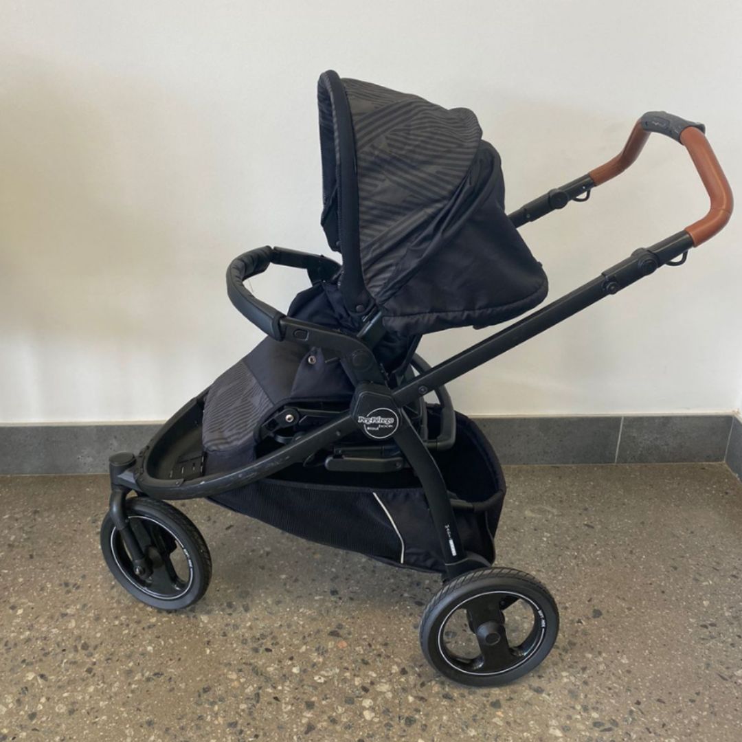 Book Scout 3 Wheel Travel System- Geo Black [Pre-Loved]