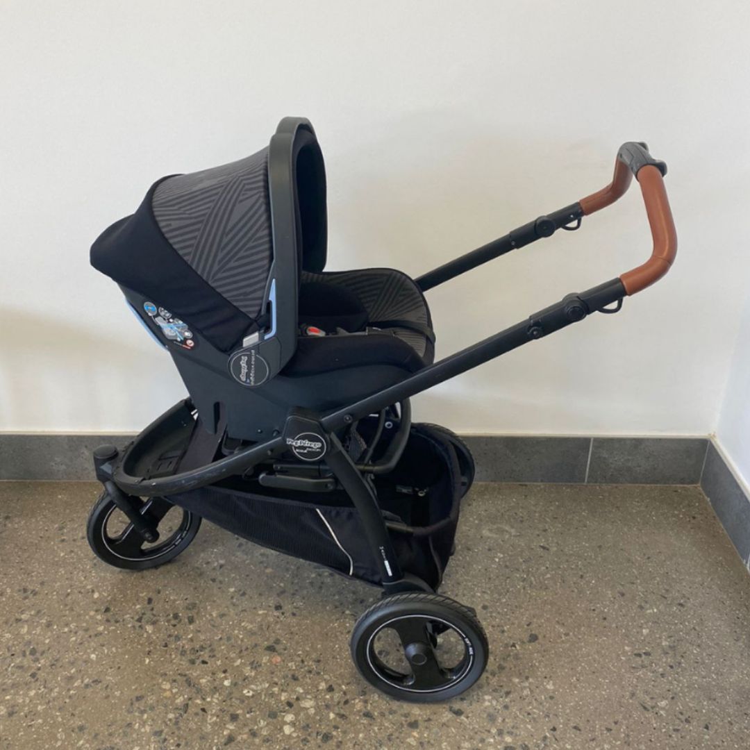 Book Scout 3 Wheel Travel System- Geo Black [Pre-Loved]