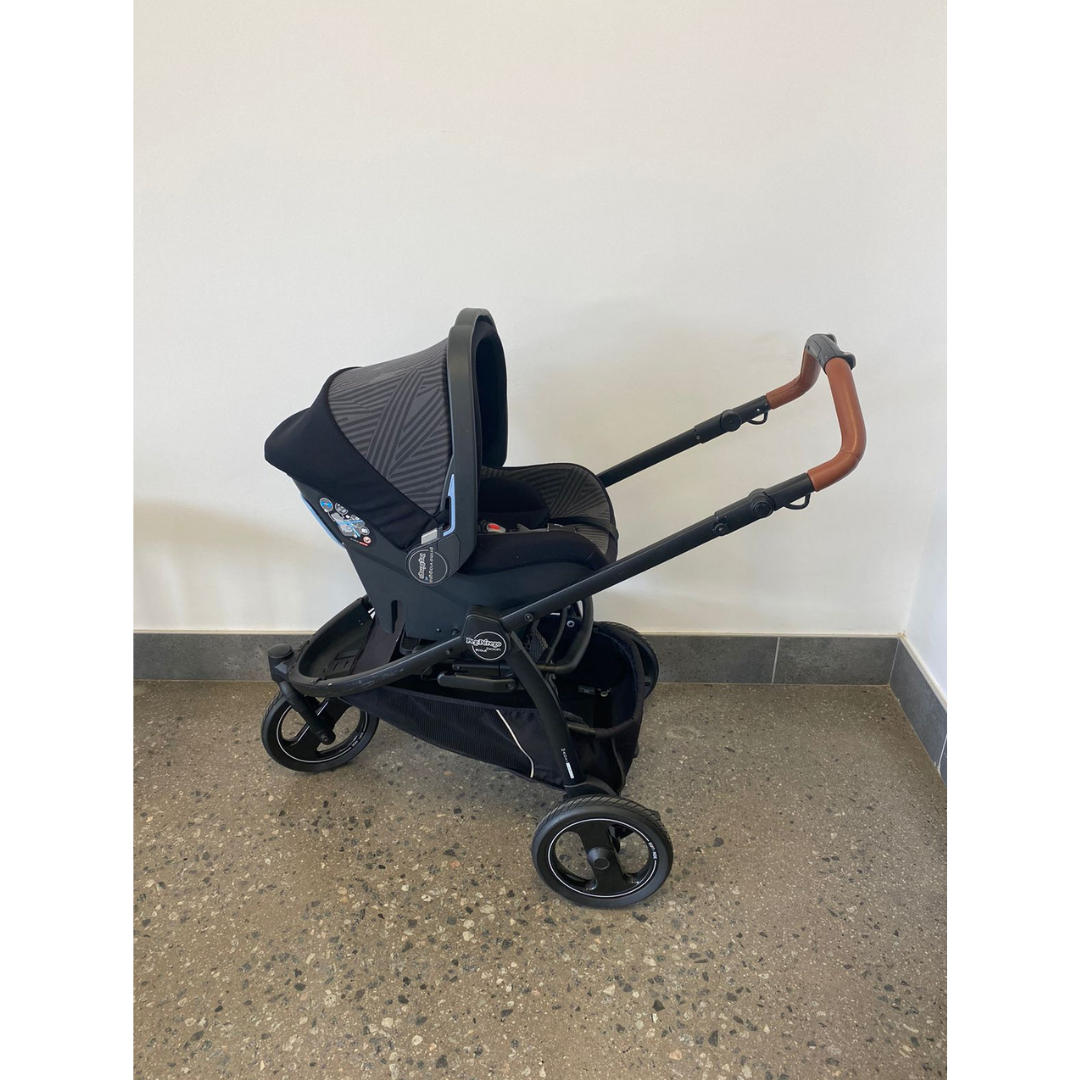 Book Scout 3 Wheel Travel System- Geo Black [Pre-Loved]