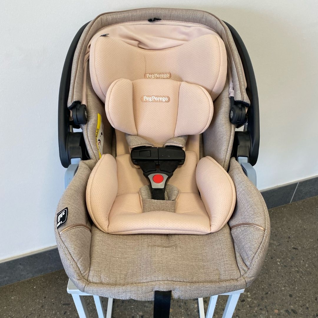 Pre-Loved Primo Viaggio Lounge Reclining Car Seat - Mon Amour. Reclining Car Seat. Fits onto i-Size Base. 1 year service warranty. Available from CB Baby South Africa.