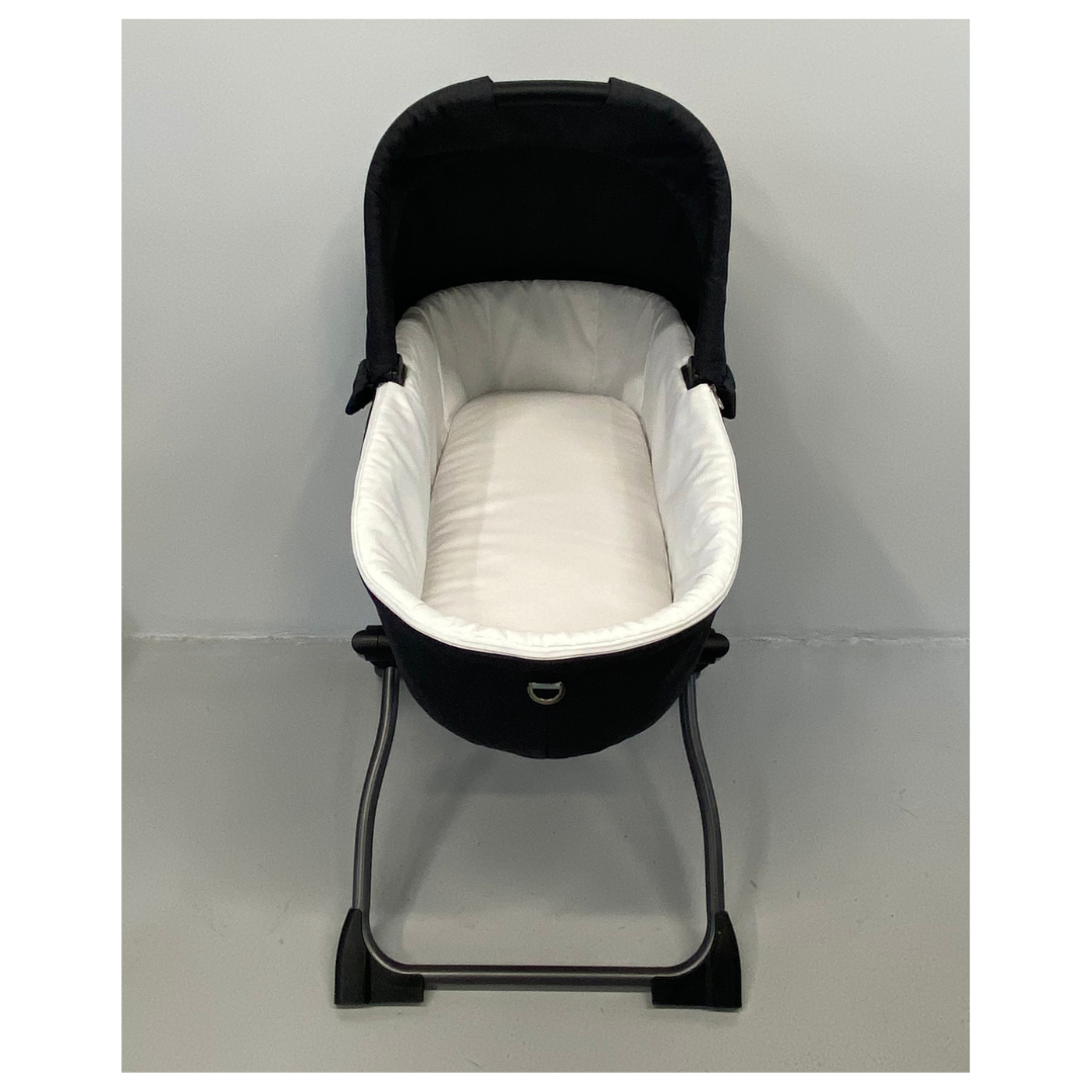 Futura Bassinet and Stand