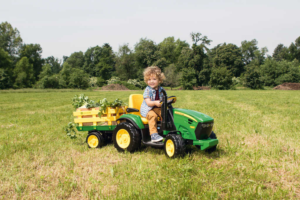 John Deere Ground Force with Trailer - 12 Volt